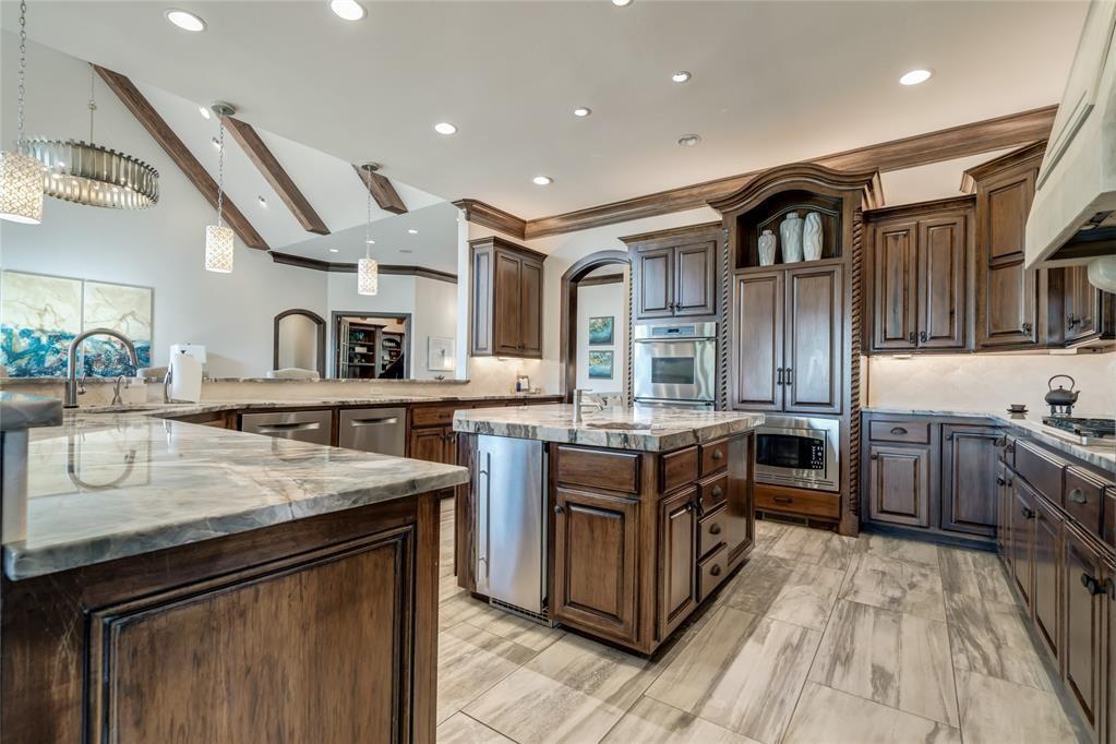 6401 Oak Tree Drive Property Photo 15