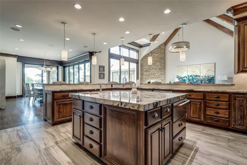 6401 Oak Tree Drive Property Photo 18