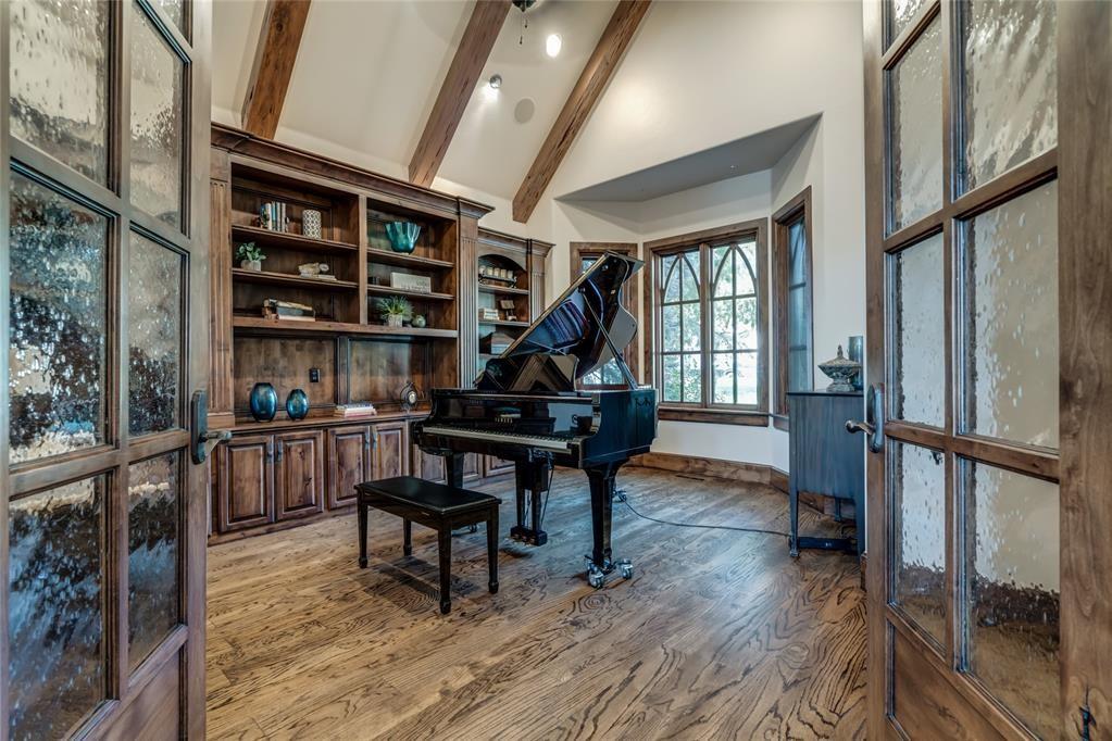 6401 Oak Tree Drive Property Photo 19