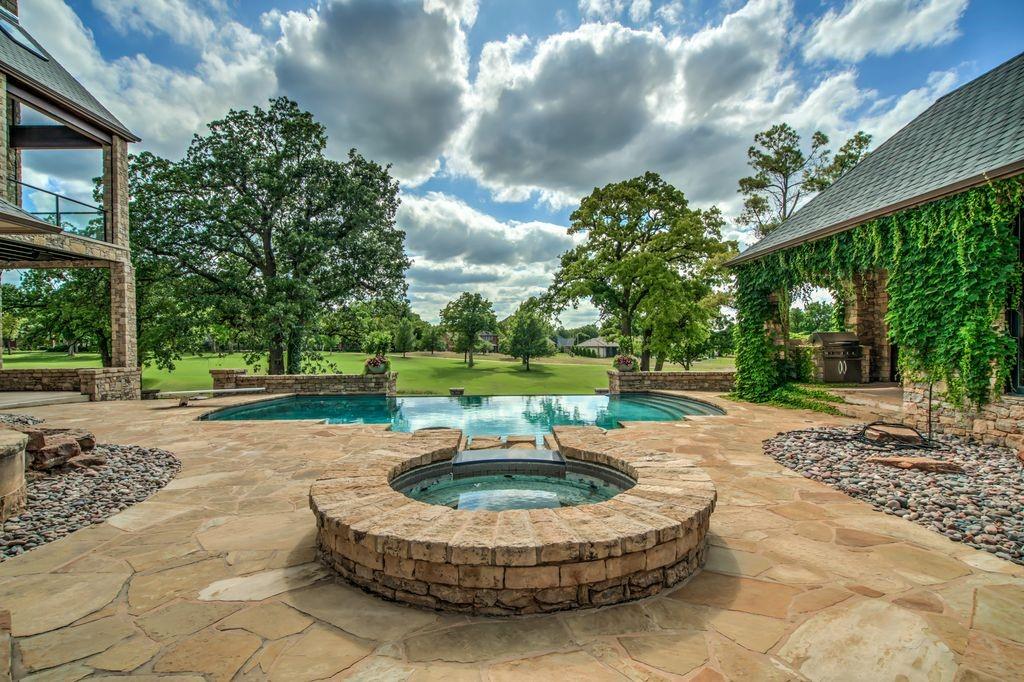 6401 Oak Tree Drive Property Photo 44