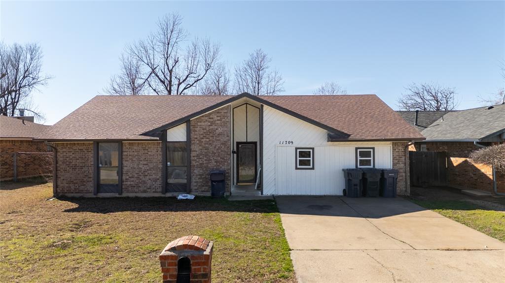 11709 N Lee Place Property Photo 1