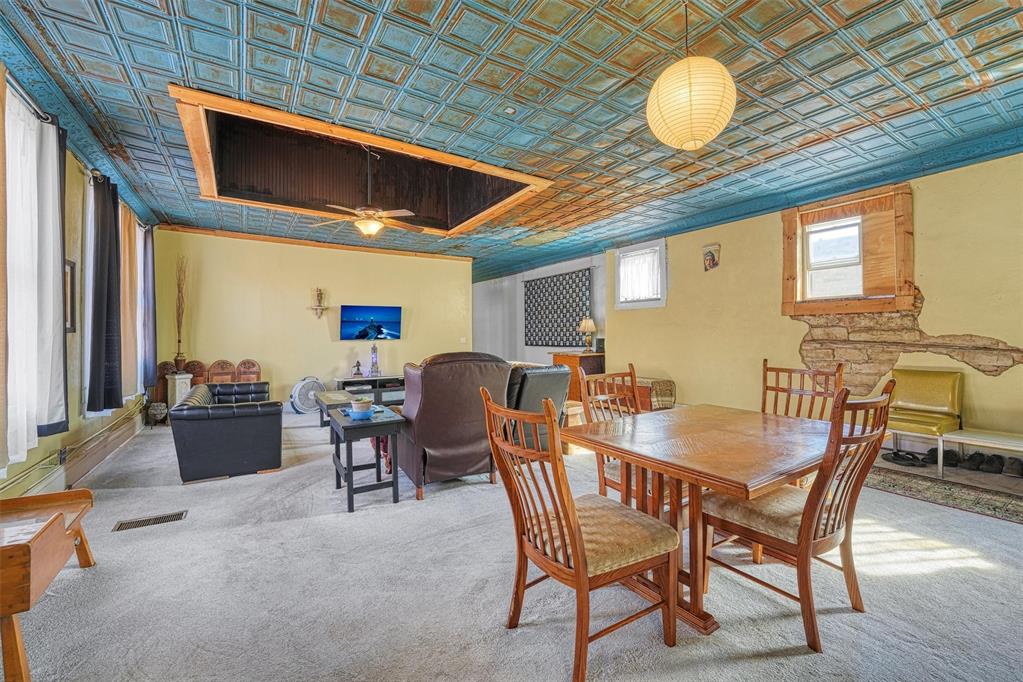 112 E Lincoln Street Property Photo 2