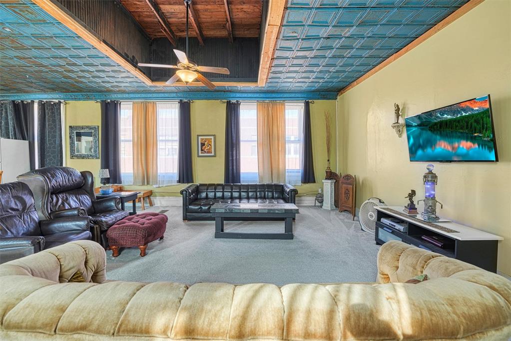 112 E Lincoln Street Property Photo 3