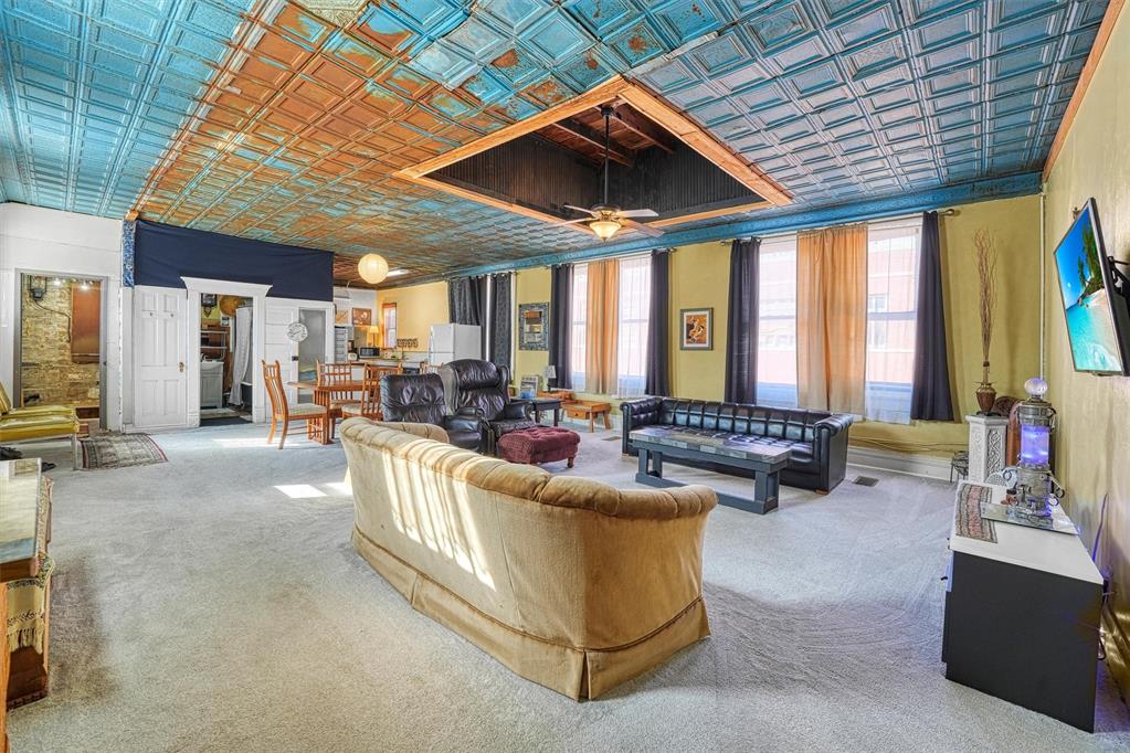 112 E Lincoln Street Property Photo 4