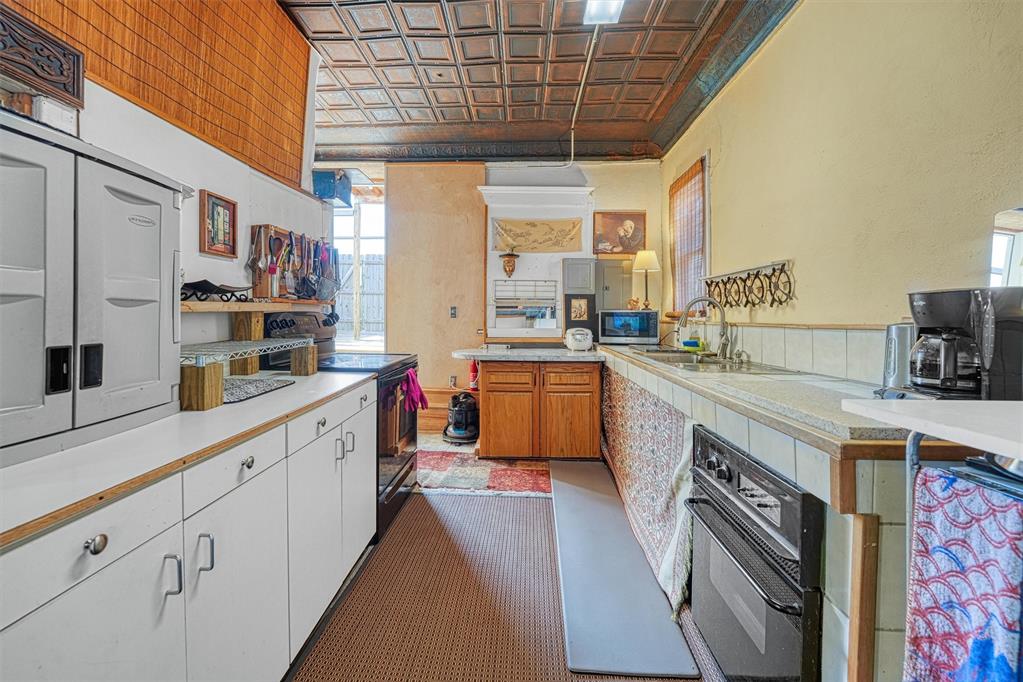 112 E Lincoln Street Property Photo 6