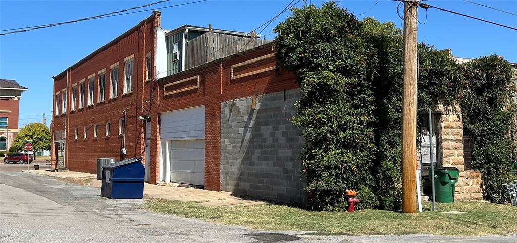 112 E Lincoln Street Property Photo 33