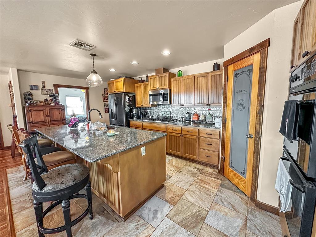 908 S Maple Road Property Photo 11