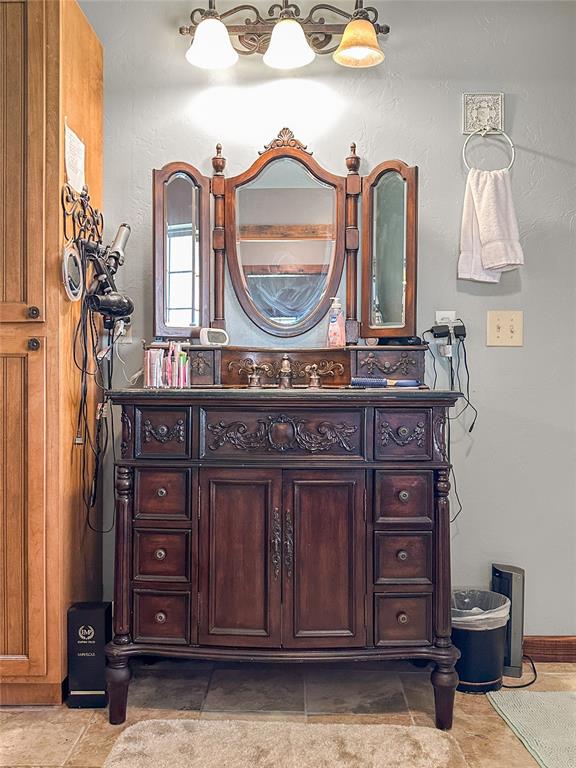 908 S Maple Road Property Photo 18