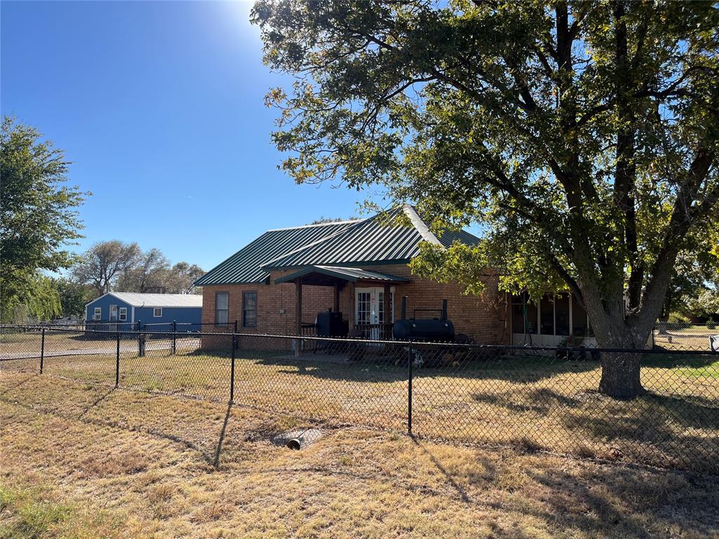 321 N Wachholtz Avenue Property Photo 2