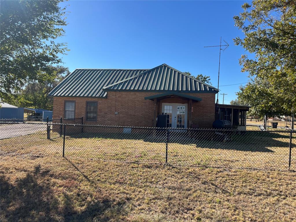 321 N Wachholtz Avenue Property Photo 3