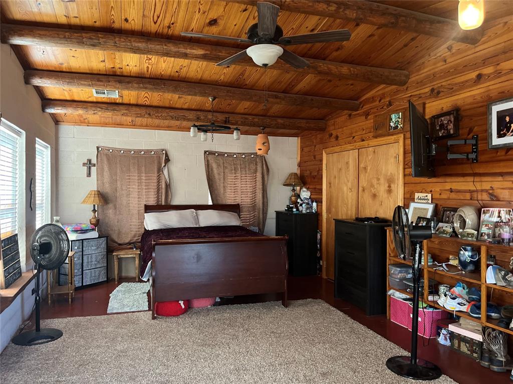 321 N Wachholtz Avenue Property Photo 5