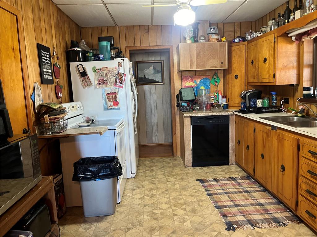 321 N Wachholtz Avenue Property Photo 11