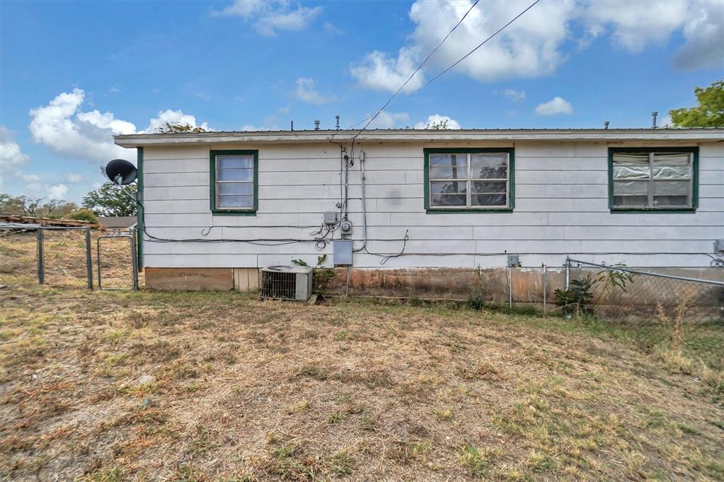 510 S Louis Tittle Avenue Property Photo 9