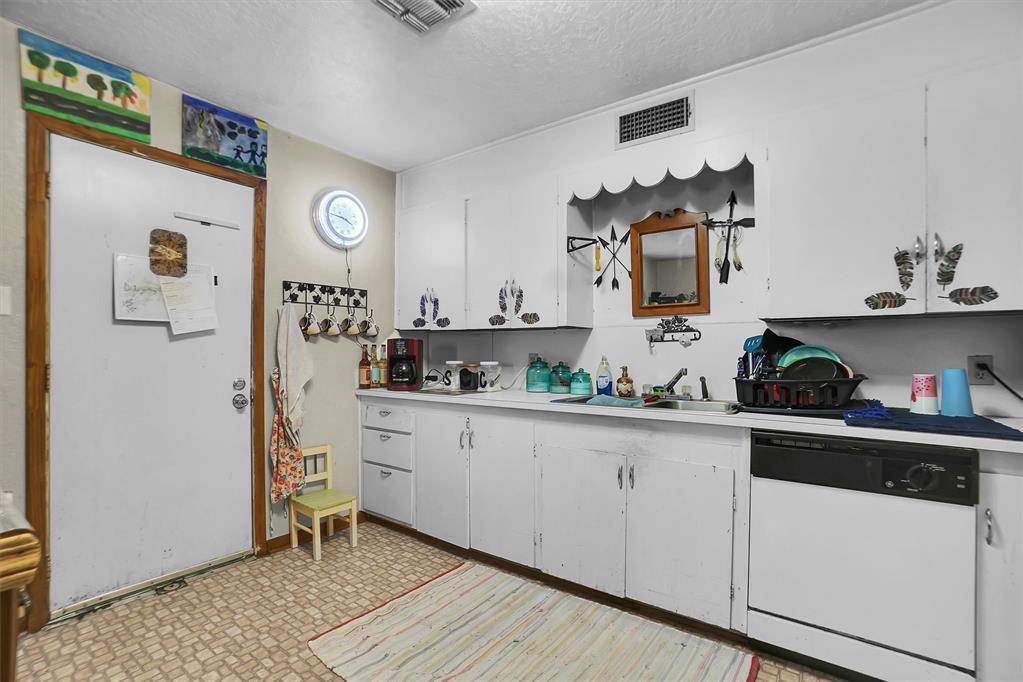 510 S Louis Tittle Avenue Property Photo 15