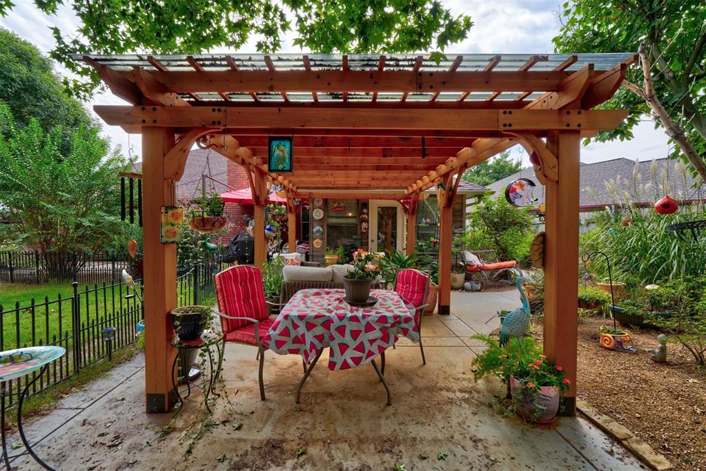 10113 Forest Lane Property Photo 1