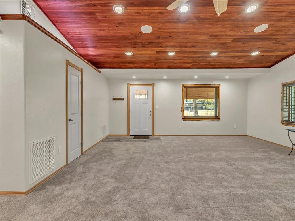 712 S Saint Paul Avenue Property Photo 12