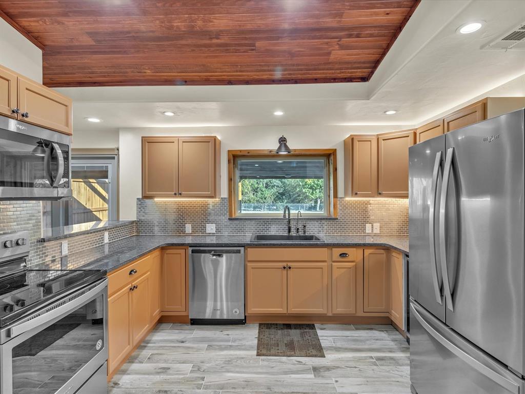712 S Saint Paul Avenue Property Photo 14