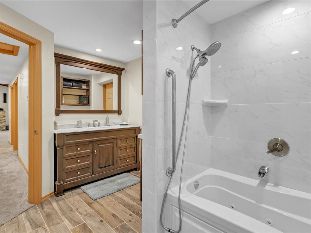 712 S Saint Paul Avenue Property Photo 19