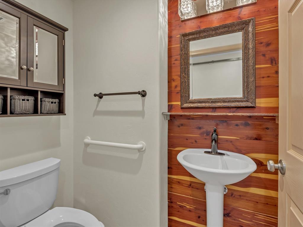712 S Saint Paul Avenue Property Photo 22