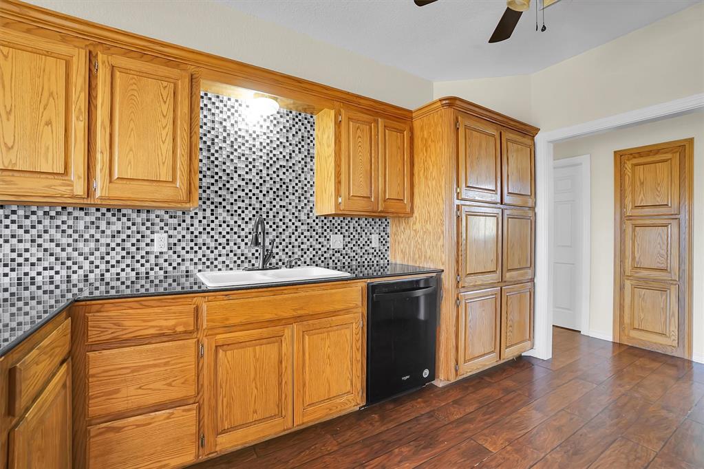 516 S Quail Run Property Photo 19
