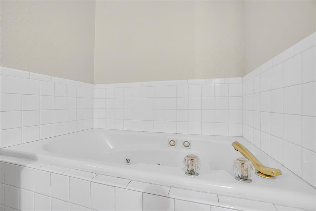 516 S Quail Run Property Photo 30
