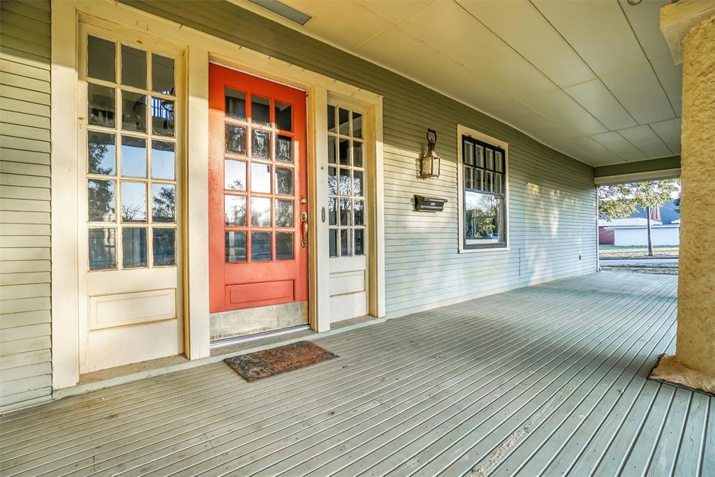 603 N College Street Property Photo 4