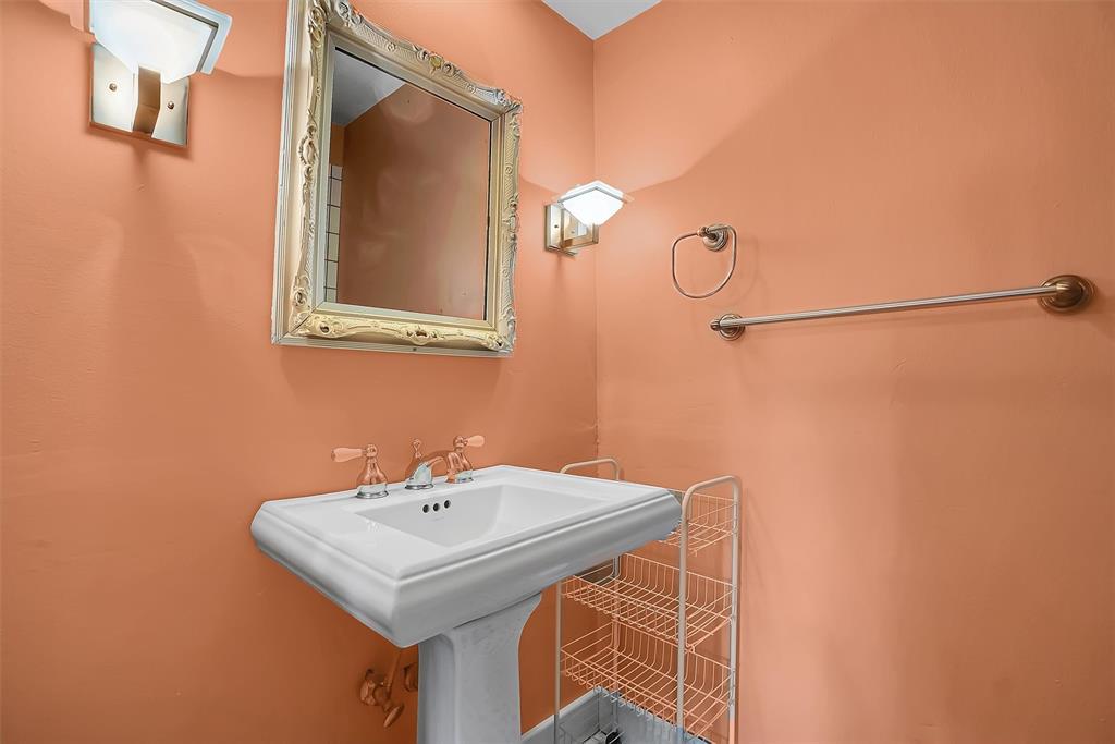 603 N College Street Property Photo 32