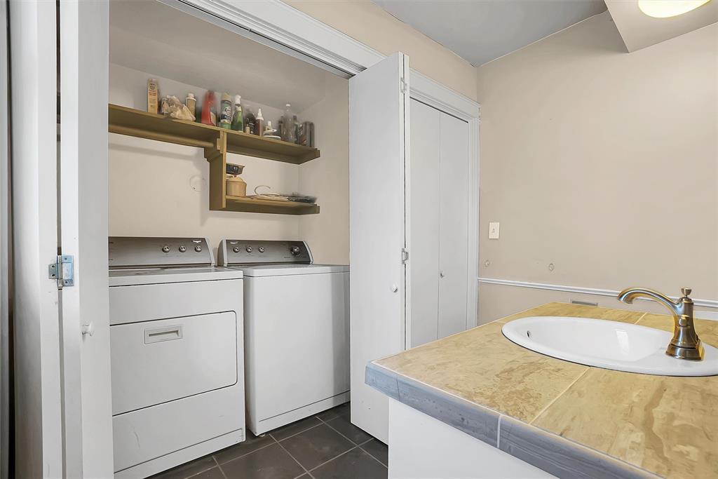 603 N College Street Property Photo 35