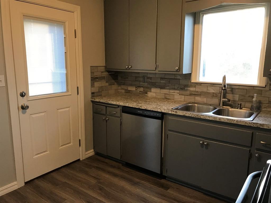 1624 Oxford Way Property Photo 8