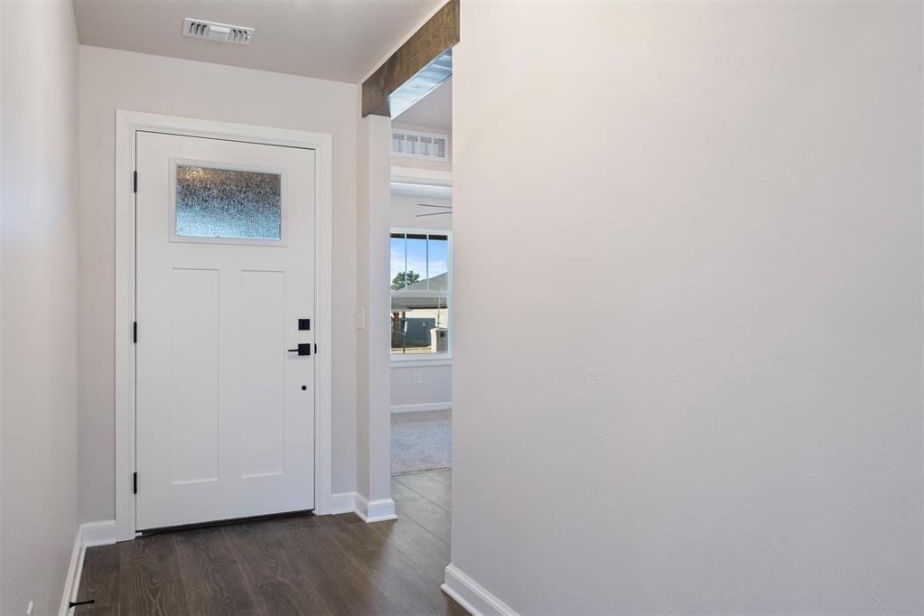 318 Park Lane Property Photo 4