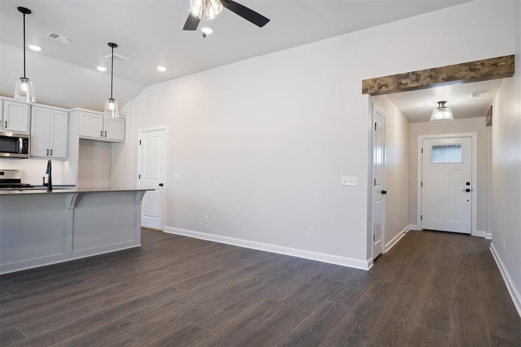 318 Park Lane Property Photo 5