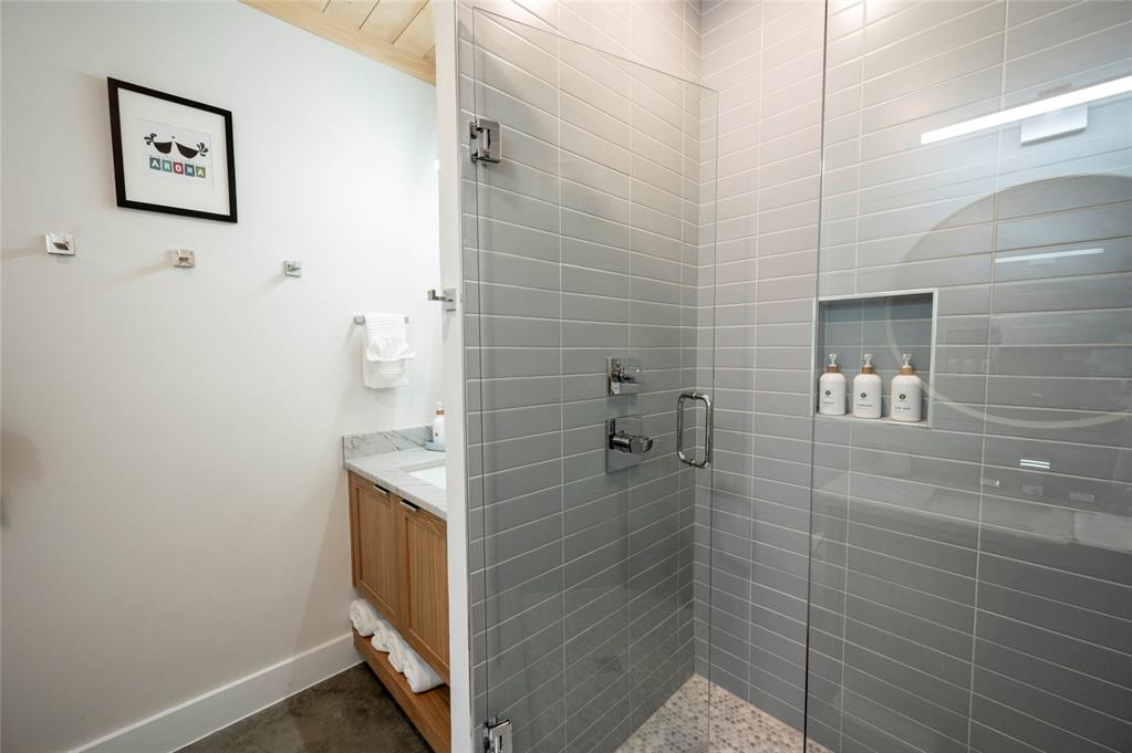 46 Woodland Bluff Trail Property Photo 25