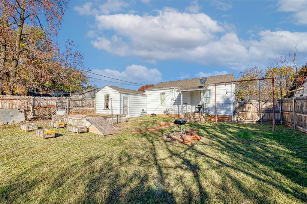 414 W 8th Street Property Photo 3