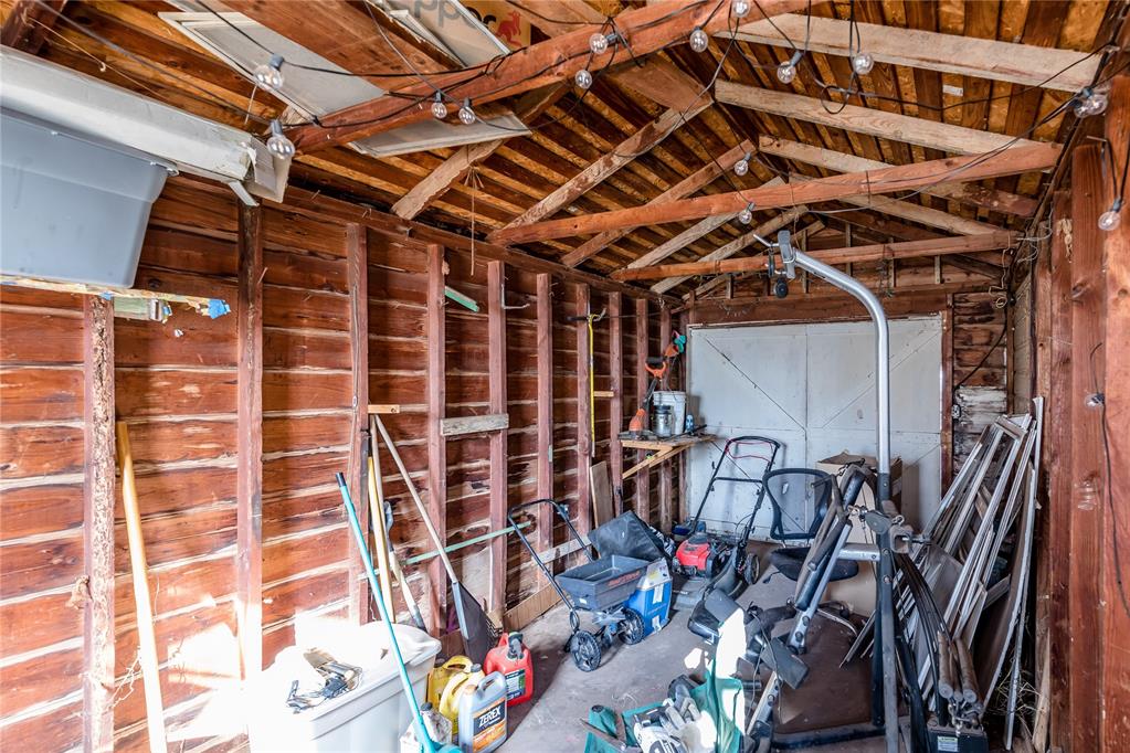 414 W 8th Street Property Photo 4