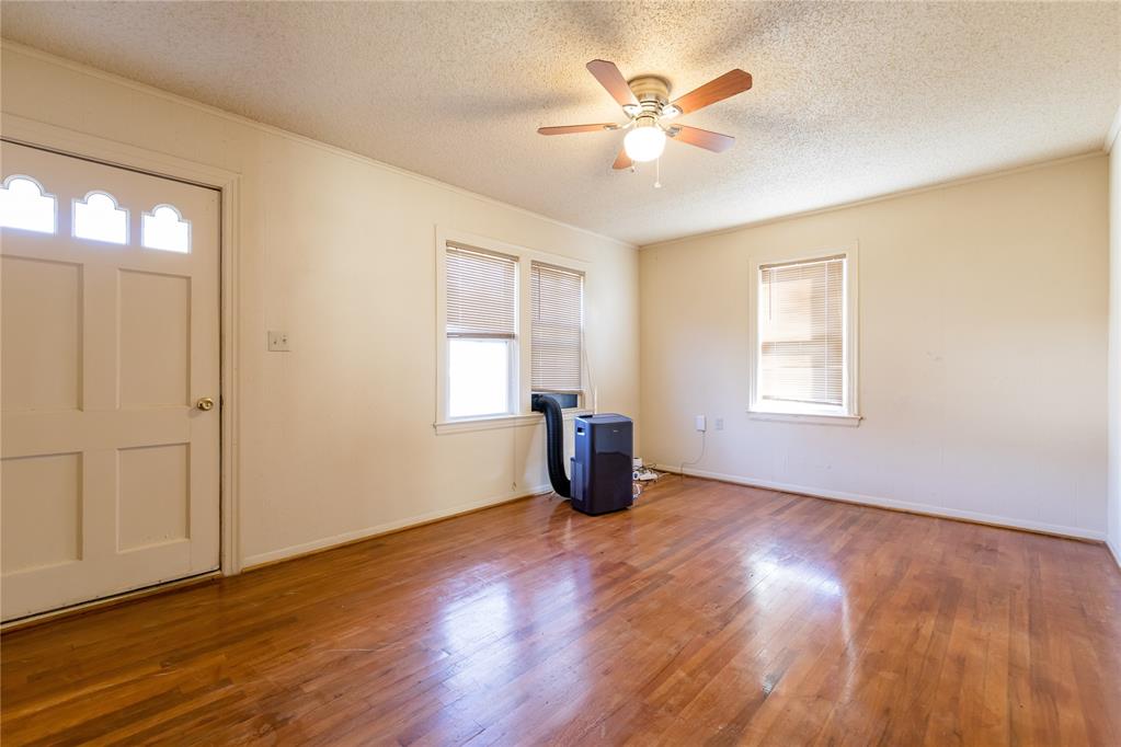 414 W 8th Street Property Photo 5