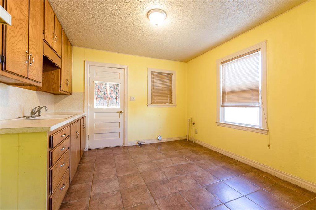 414 W 8th Street Property Photo 9