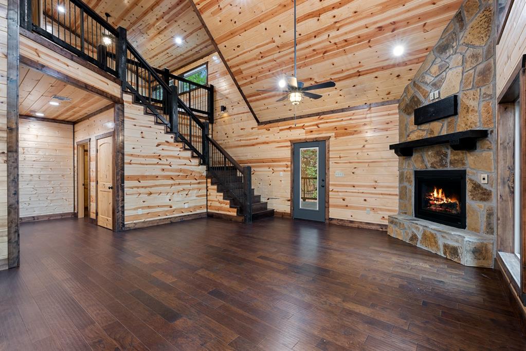 111 Xtreme Lane Property Photo 6