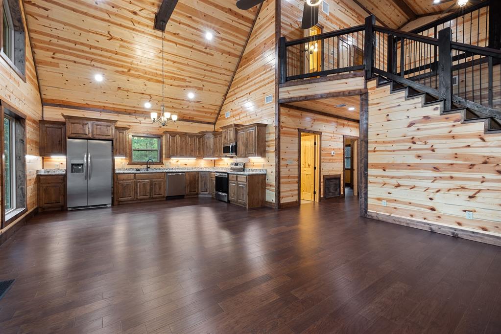 111 Xtreme Lane Property Photo 7