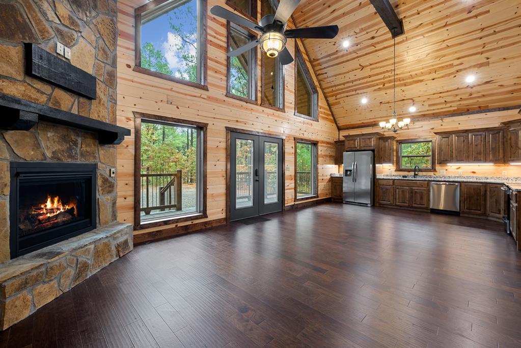 111 Xtreme Lane Property Photo 8