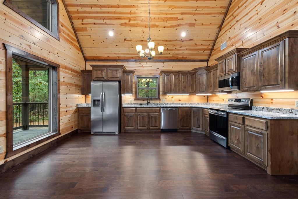 111 Xtreme Lane Property Photo 9