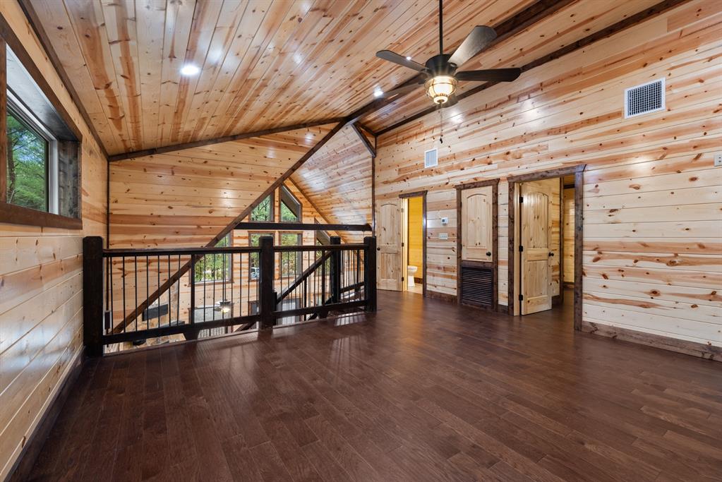 111 Xtreme Lane Property Photo 12