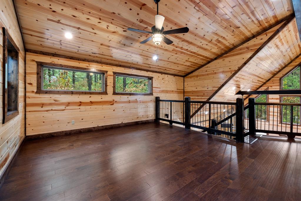111 Xtreme Lane Property Photo 13