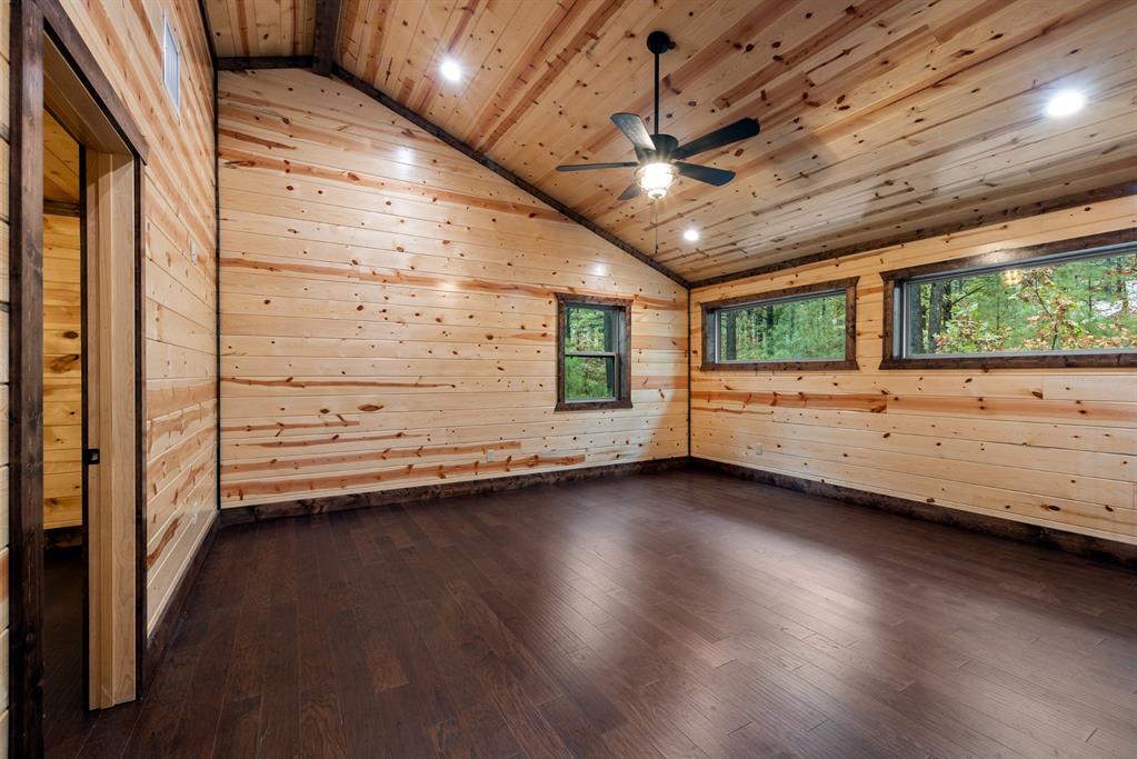 111 Xtreme Lane Property Photo 14