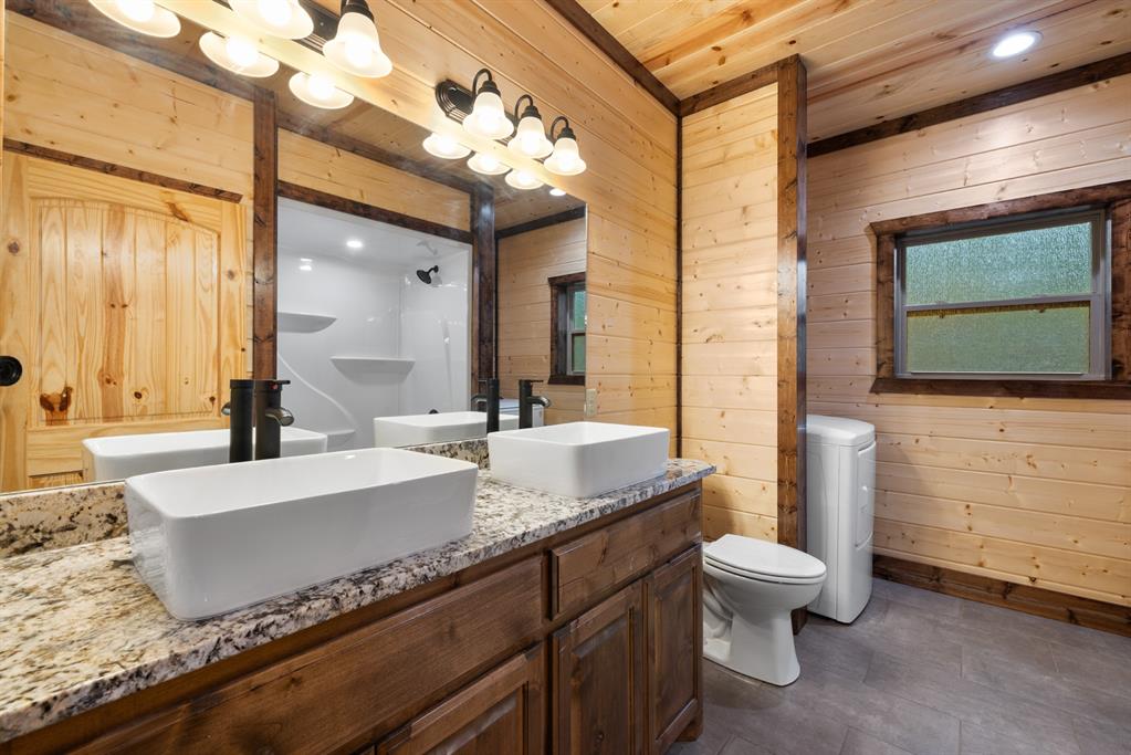 111 Xtreme Lane Property Photo 24