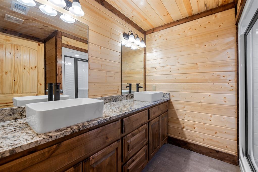 111 Xtreme Lane Property Photo 27