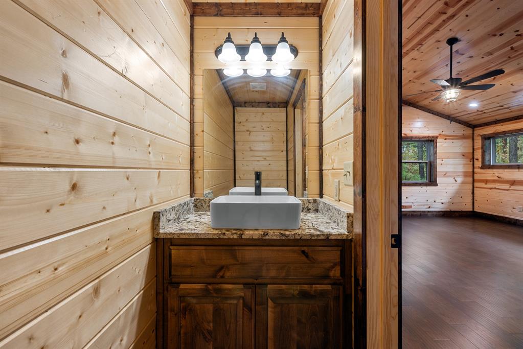 111 Xtreme Lane Property Photo 28