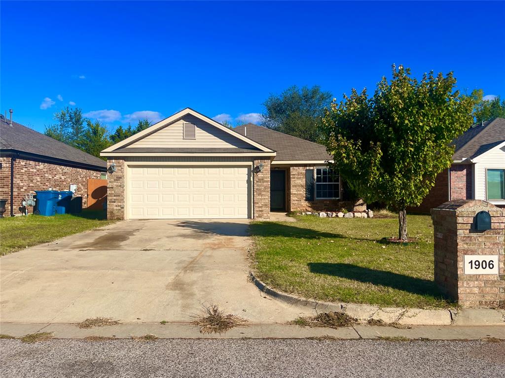 1906 Bradford Cir Property Photo 2
