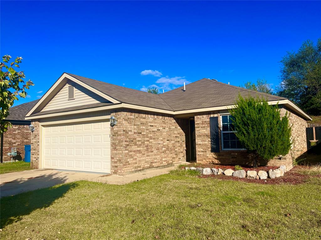 1906 Bradford Cir Property Photo 3