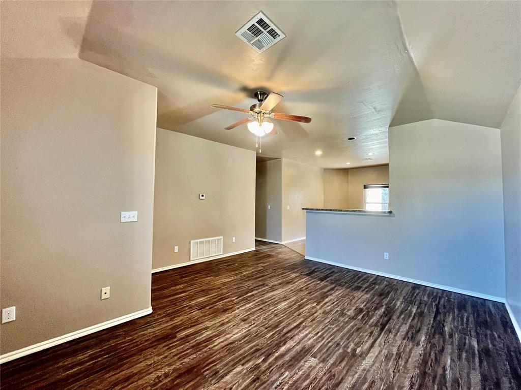 1906 Bradford Cir Property Photo 6
