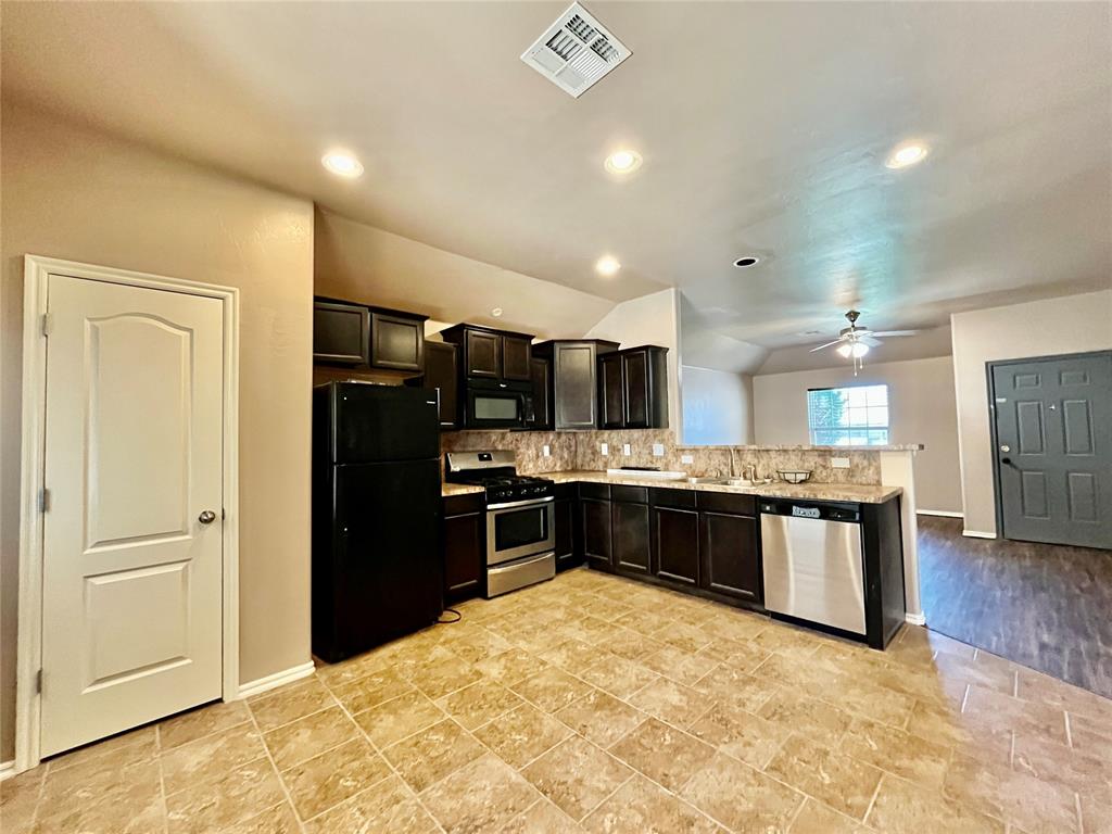 1906 Bradford Cir Property Photo 7
